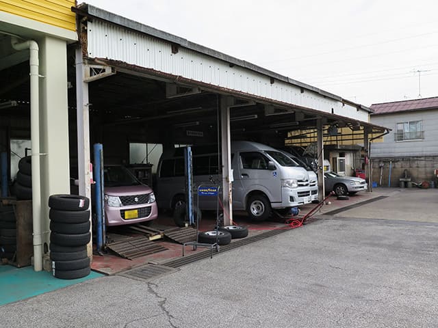 下田自動車の工場外観