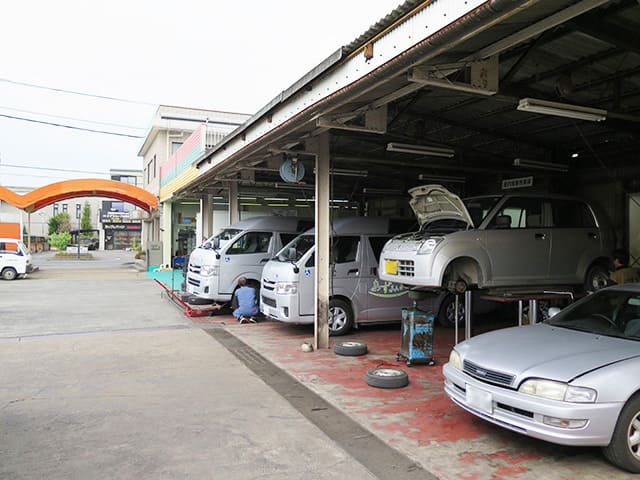 下田自動車の工場外観
